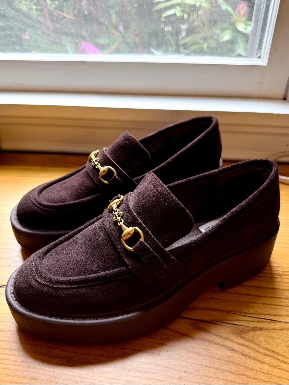 Steve Madden Chocolate Brown Suede Platform Loafers with Gold Bit - size 8
